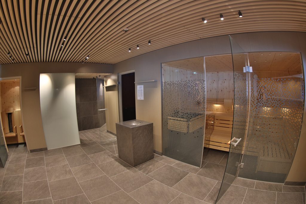 Hotel Roggal Lech am Arlberg Saunabereich Außenansicht