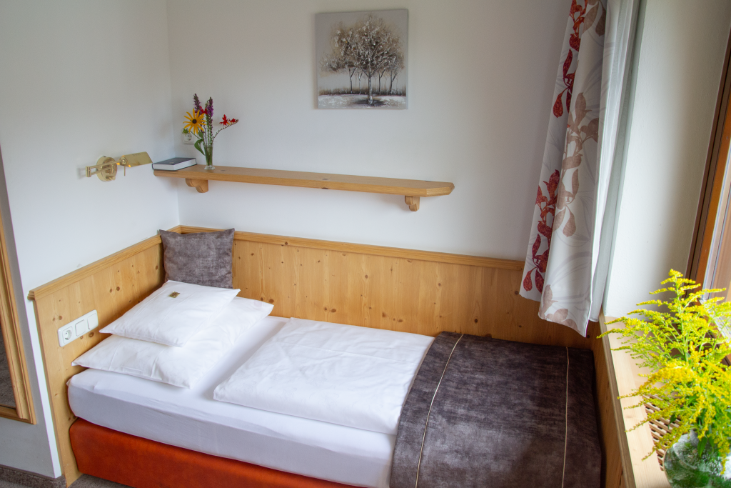 Einzelbett Schafberg Hotel Roggal